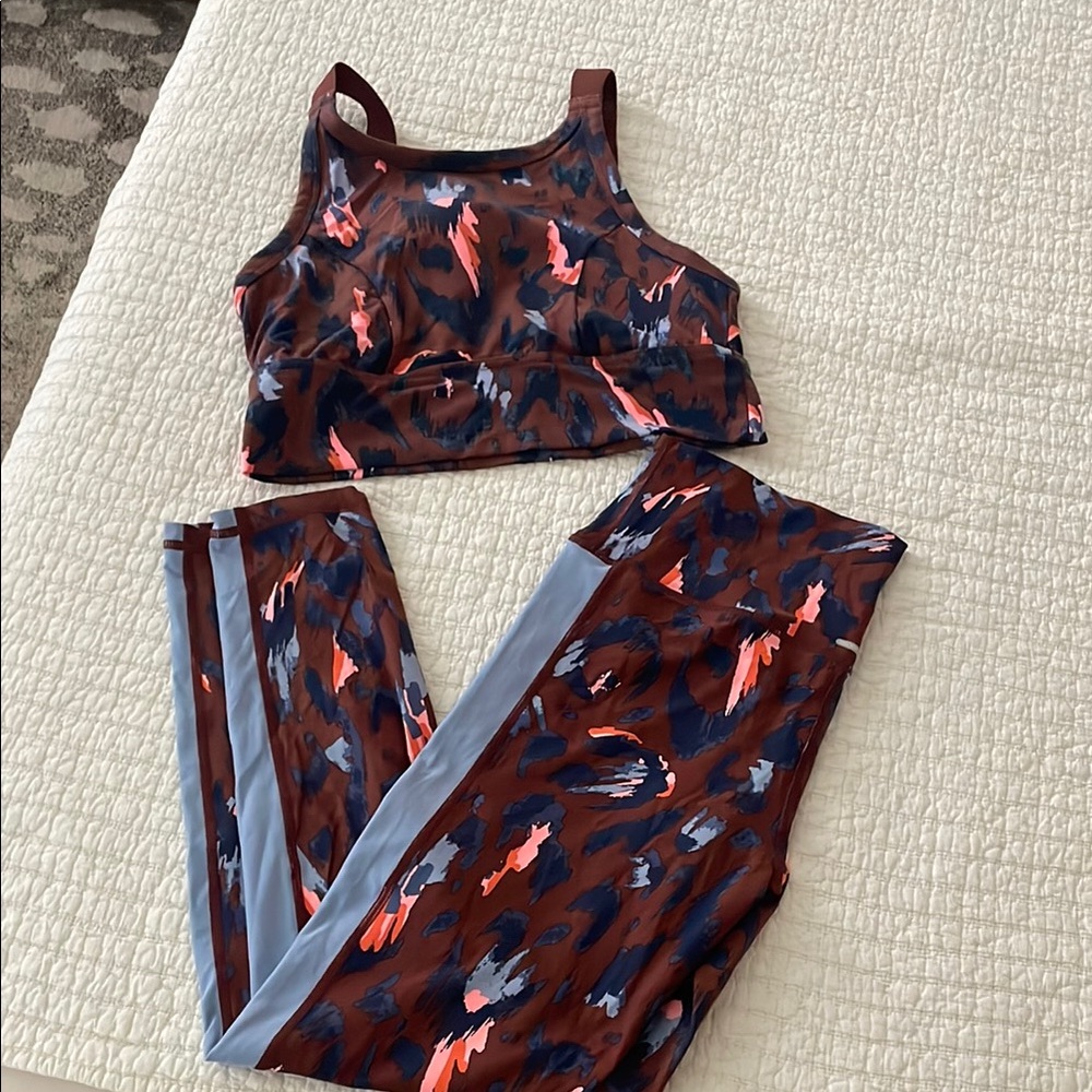 Women's High-Neck Sports Bra & Legging Set - Maroon Multi